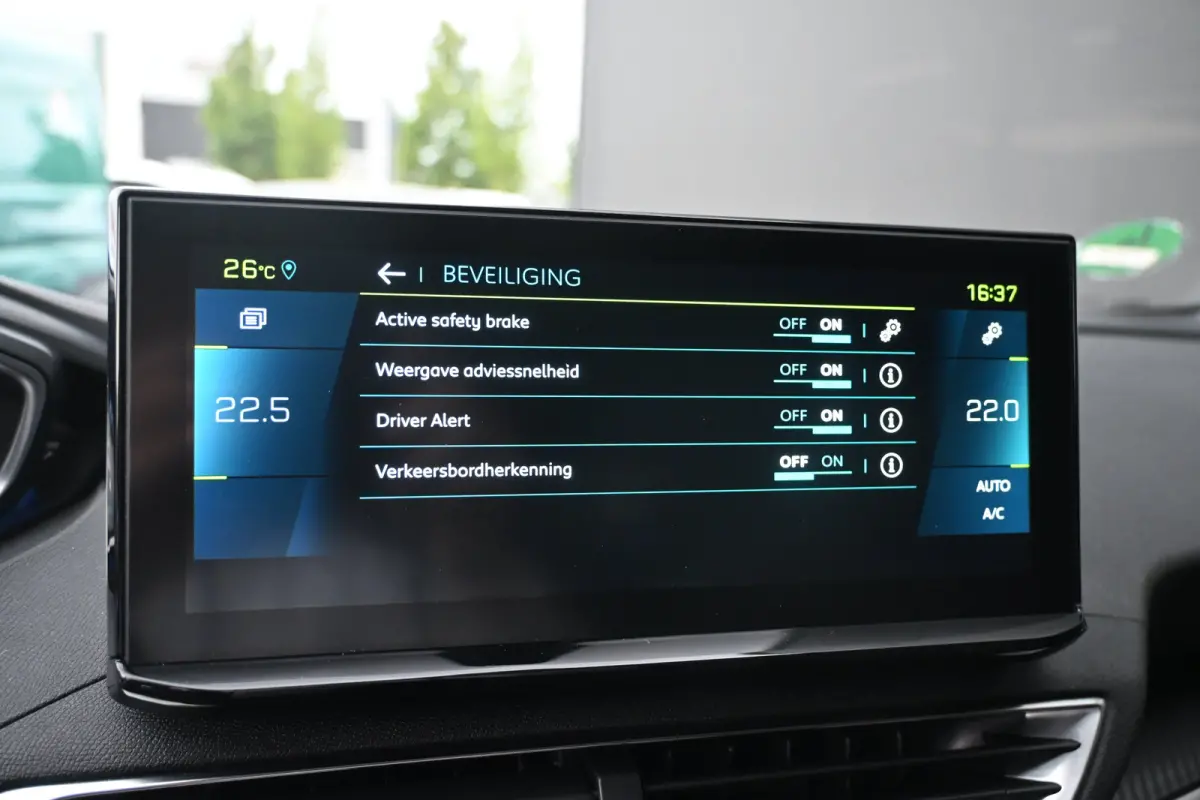 1.6 HYbrid 225 Allure | Navigatie | Achteruitrijcamera | Dodehoek-Detectie | Dealeronderhouden | 1e Eigenaar |