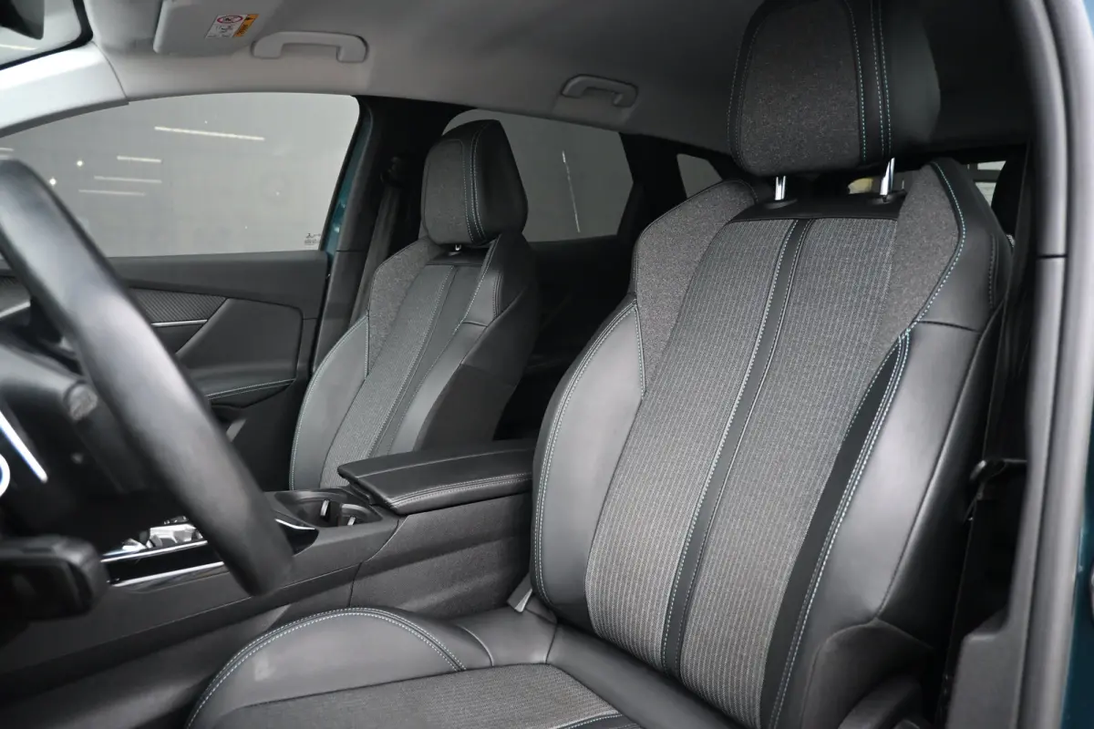 1.6 HYbrid 225 Allure | Navigatie | Achteruitrijcamera | Dodehoek-Detectie | Dealeronderhouden | 1e Eigenaar |