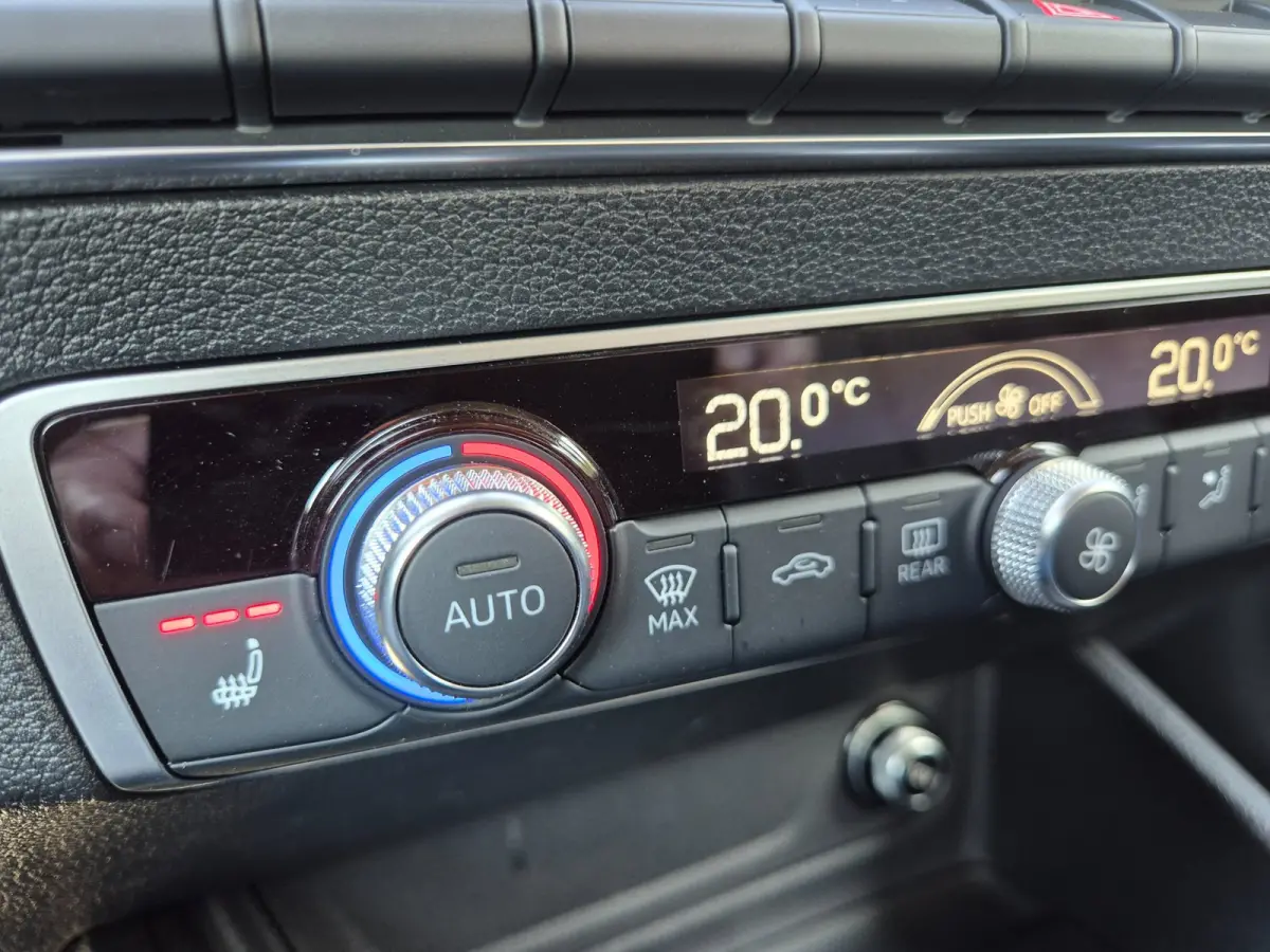 30 TFSI S-Line - Leder - Stoelverwarming - Navi - Camera - CarPlay - Cruise - 10 dkm