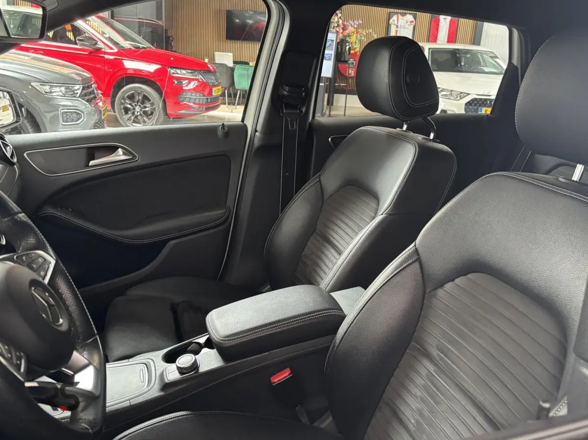 200 Prestige AMG-Line | Navi | LED | Cruise | Clima | PDC | Alcantara | Stoelverw | Trekh | 18" |