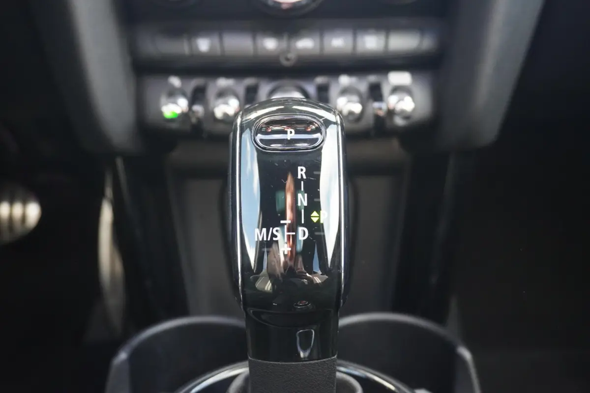 Cooper | John Cooper Works Uitvoering | Harman Kardon | Panoramadak | Comfort Access | Sportstoelen | Cruise Control