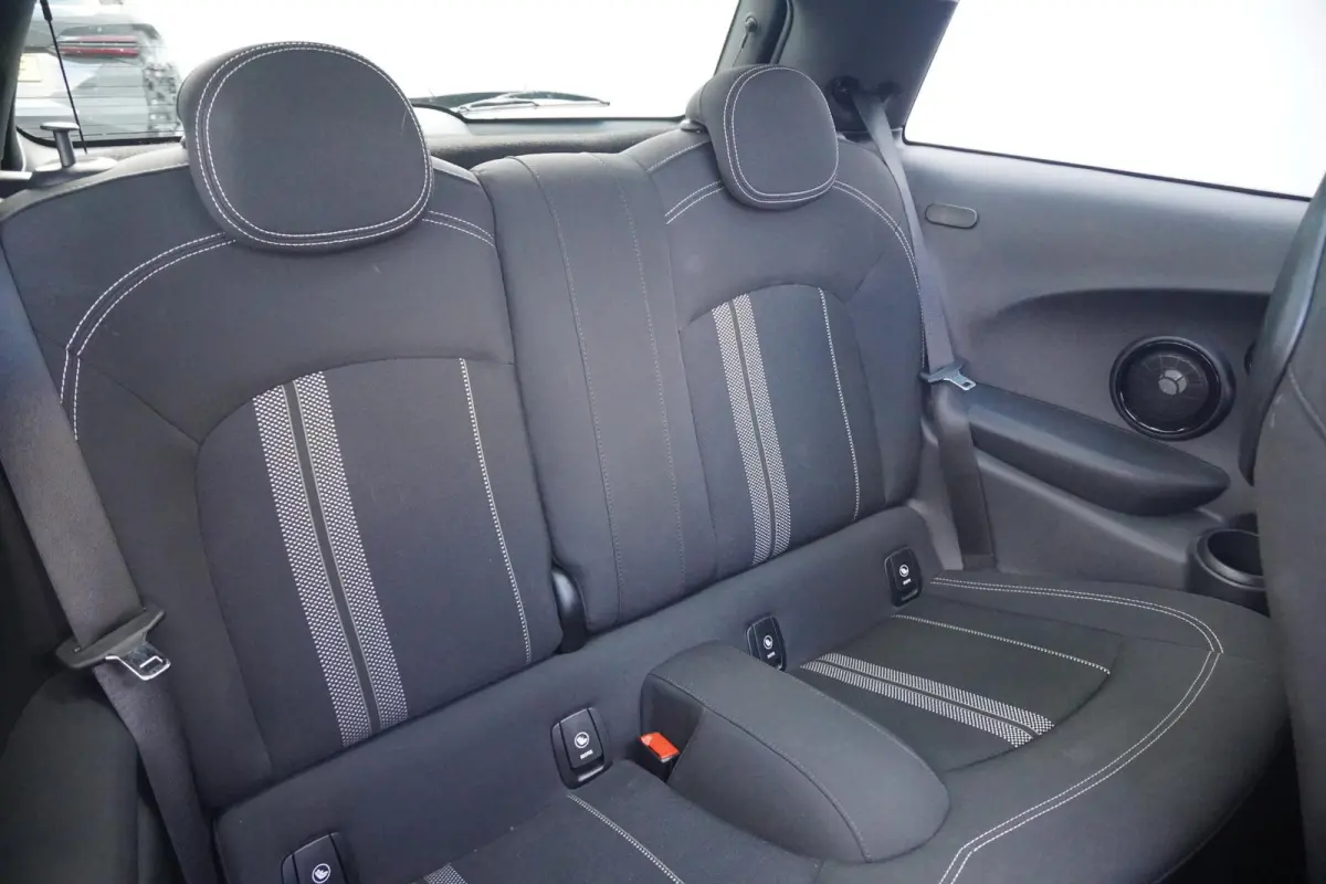 Cooper | John Cooper Works Uitvoering | Harman Kardon | Panoramadak | Comfort Access | Sportstoelen | Cruise Control