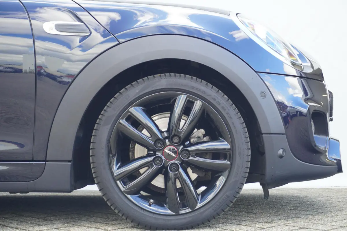 Cooper | John Cooper Works Uitvoering | Harman Kardon | Panoramadak | Comfort Access | Sportstoelen | Cruise Control
