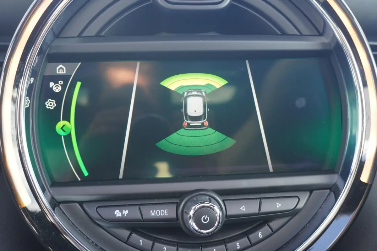 Cooper | John Cooper Works Uitvoering | Harman Kardon | Panoramadak | Comfort Access | Sportstoelen | Cruise Control