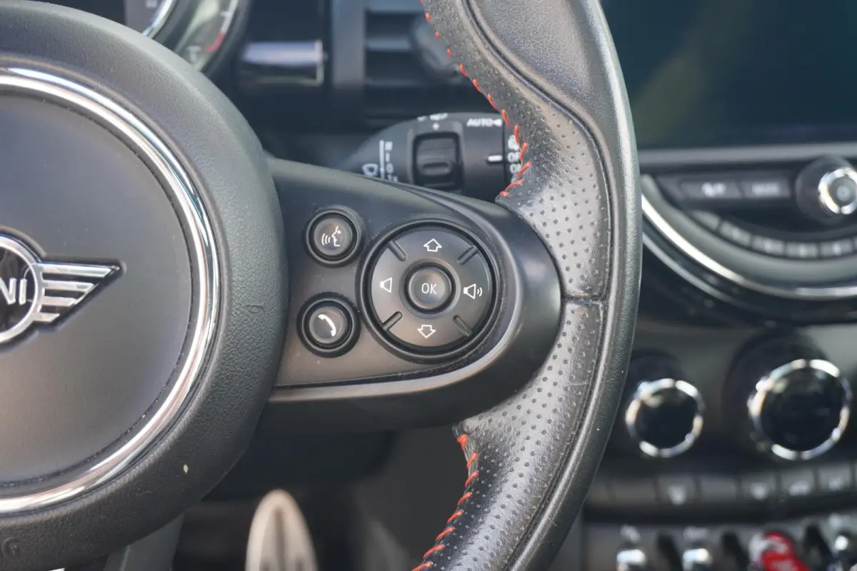 Cooper | John Cooper Works Uitvoering | Harman Kardon | Panoramadak | Comfort Access | Sportstoelen | Cruise Control