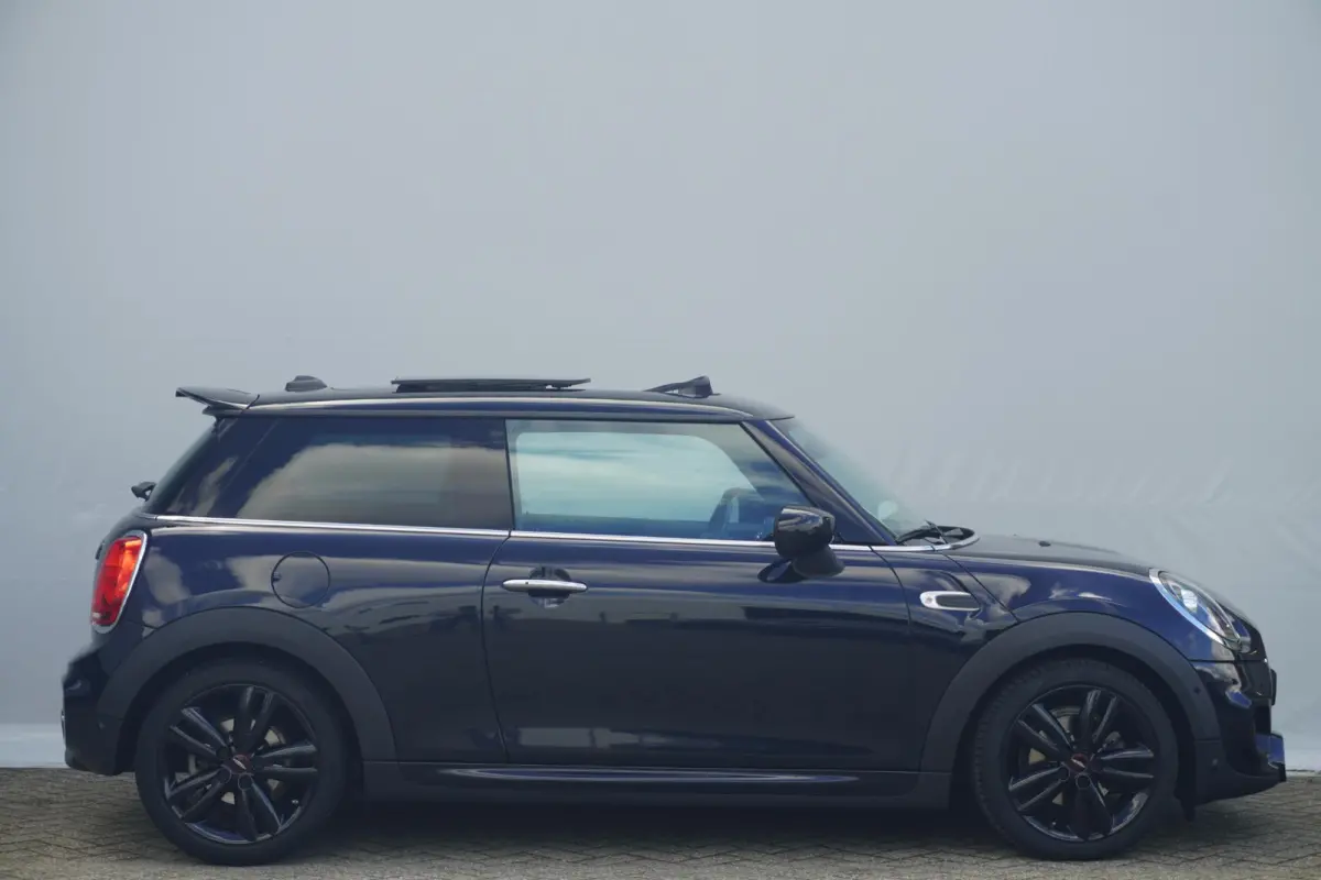 Cooper | John Cooper Works Uitvoering | Harman Kardon | Panoramadak | Comfort Access | Sportstoelen | Cruise Control