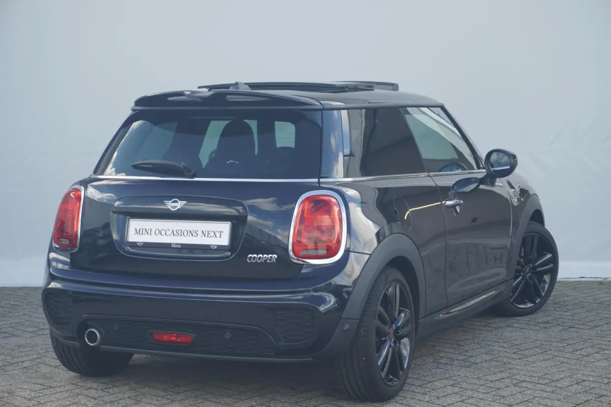 Cooper | John Cooper Works Uitvoering | Harman Kardon | Panoramadak | Comfort Access | Sportstoelen | Cruise Control