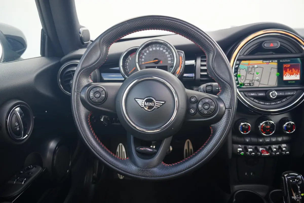Cooper | John Cooper Works Uitvoering | Harman Kardon | Panoramadak | Comfort Access | Sportstoelen | Cruise Control