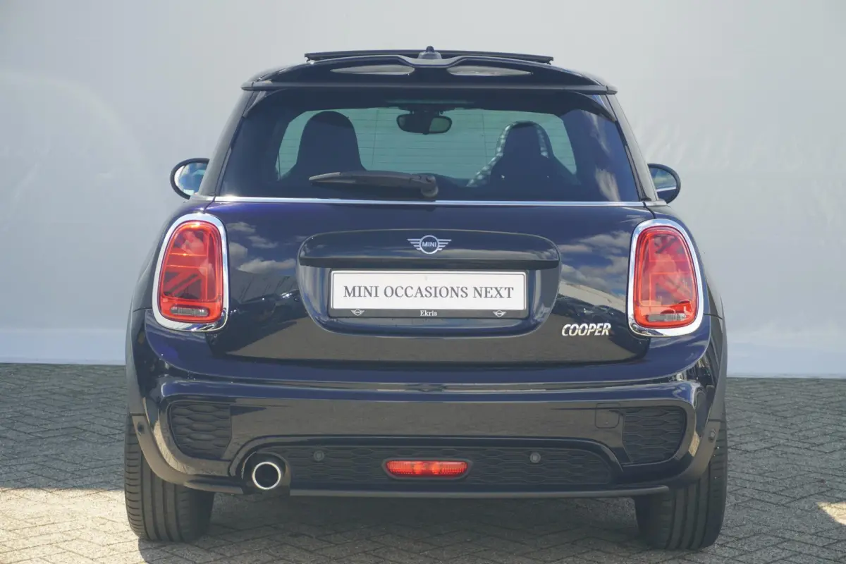 Cooper | John Cooper Works Uitvoering | Harman Kardon | Panoramadak | Comfort Access | Sportstoelen | Cruise Control