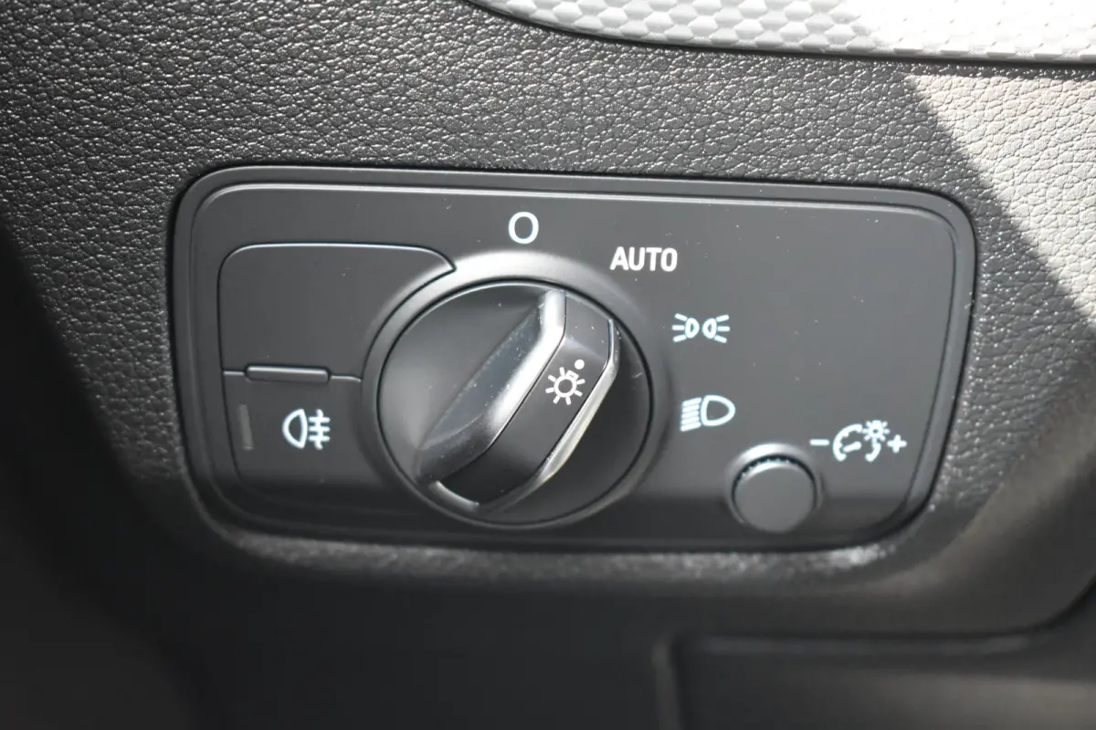 35 TFSI 150PK S-Tronic Edition one | S-Line in- en exterieur | ACC | Camera achter | Verkeersbord detectie | Lederen stoelen | Sportonderstel
