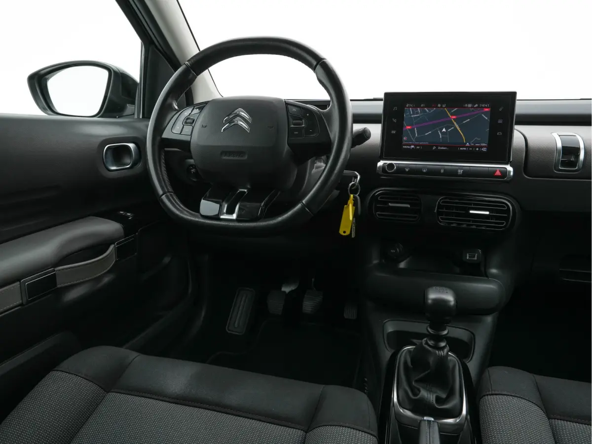 1.5 BlueHDi Business (INCL-BTW) *NAVI-FULLMAP | COMFORT-SEATS | PRIVACY-GLASS | DAB+ | ECC | PDC | CRUISE | CARPLAY | DIGI-COCKPIT | TOWBAR | 16''ALU*