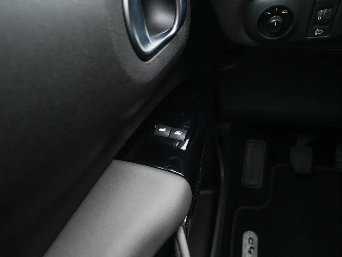 1.5 BlueHDi Business (INCL-BTW) *NAVI-FULLMAP | COMFORT-SEATS | PRIVACY-GLASS | DAB+ | ECC | PDC | CRUISE | CARPLAY | DIGI-COCKPIT | TOWBAR | 16''ALU*