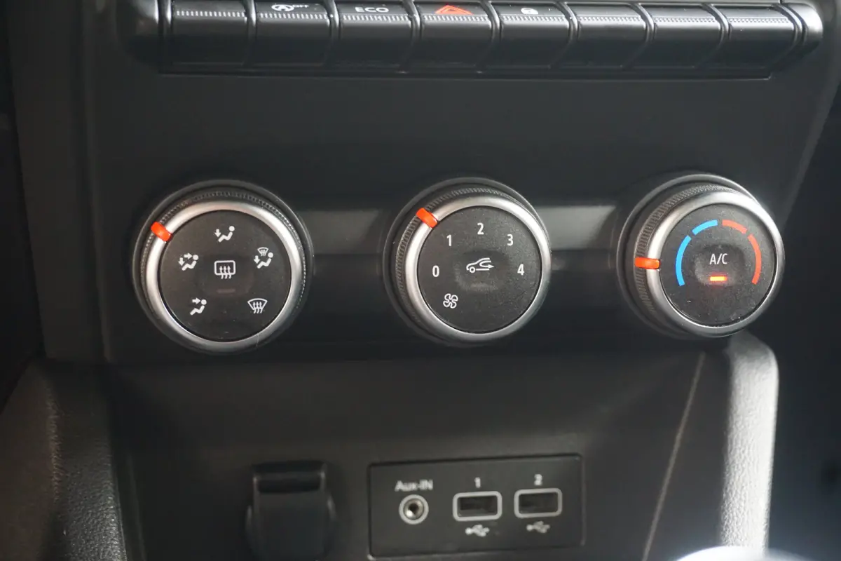 1.0 TCe 90 Equilibre | Carplay | DAB Radio | Airco | Cruise control | Metaalkleur