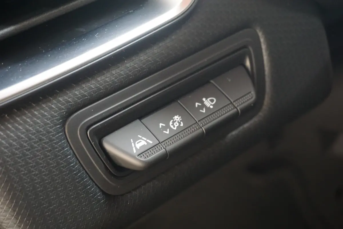 1.0 TCe 90 Equilibre | Carplay | DAB Radio | Airco | Cruise control | Metaalkleur