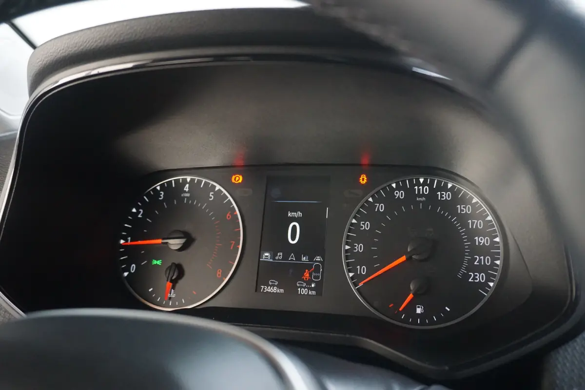 1.0 TCe 90 Equilibre | Carplay | DAB Radio | Airco | Cruise control | Metaalkleur