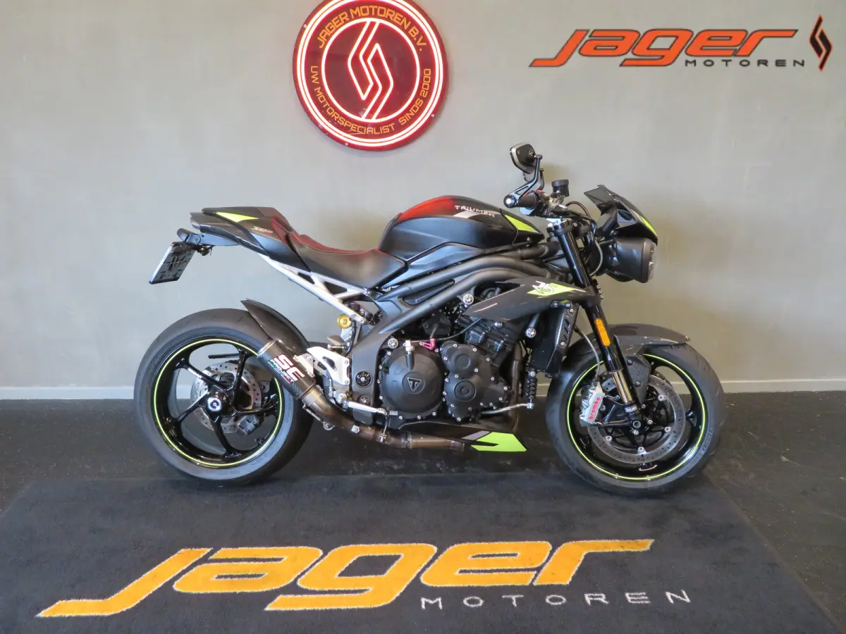 Triumph Speed Triple 1050 2021 Benzine Onbekend leasen