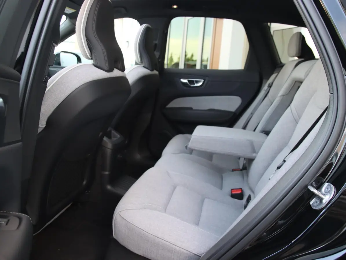 2.0 T8 Plug-in hybrid AWD Plus Dark | SOH 97% | Panoramadak