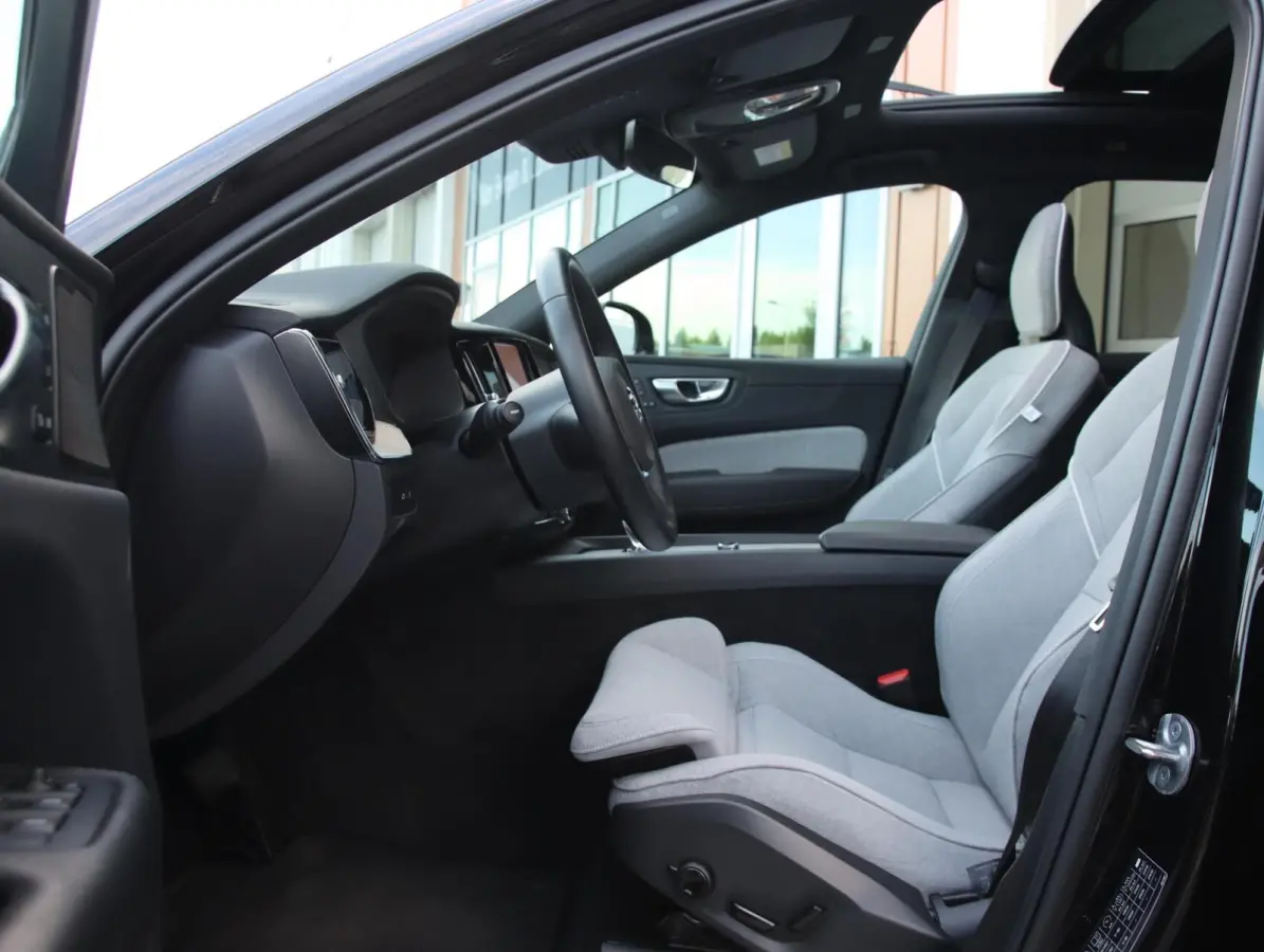 2.0 T8 Plug-in hybrid AWD Plus Dark | SOH 97% | Panoramadak