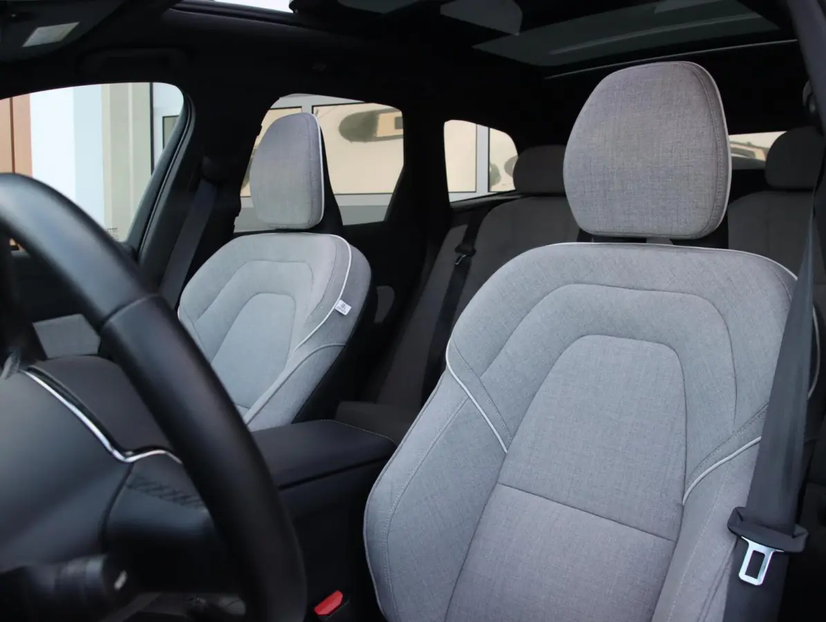 2.0 T8 Plug-in hybrid AWD Plus Dark | SOH 97% | Panoramadak