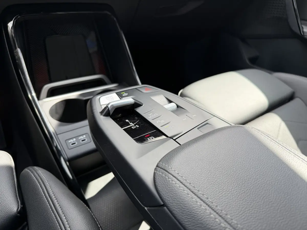 xDrive25e Trekhaak Harman-Kardon Leder Elek Stoelverstoeling LED Carplay DAB Achteruitrijcamera Stuurwielverwarming SOH 100%