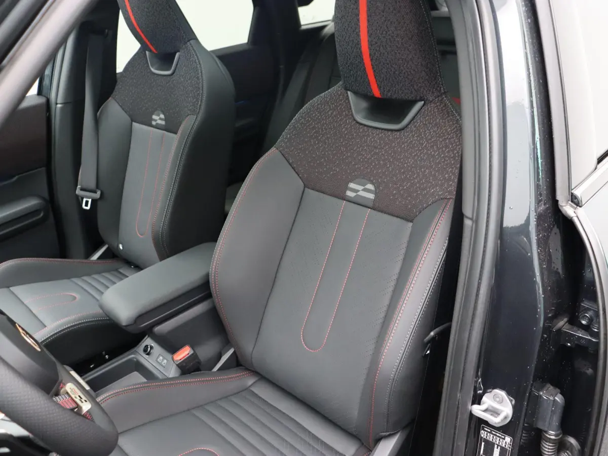 2.0 JCW ALL4 John Cooper Works Trim | Pakket XL
