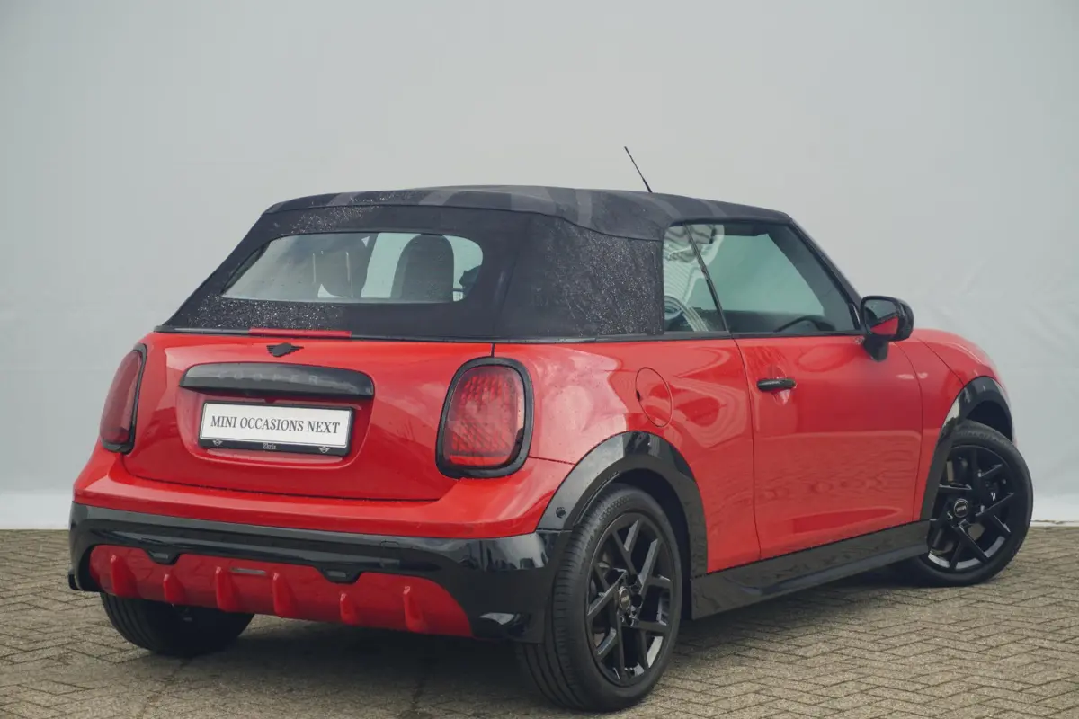 C | John Cooper Works Uitvoering | Pakket XL | Harman Kardon | Memorystoelen | Driving Assistant Plus | Stoel & Stuurverwarming | 360 Graden Camera