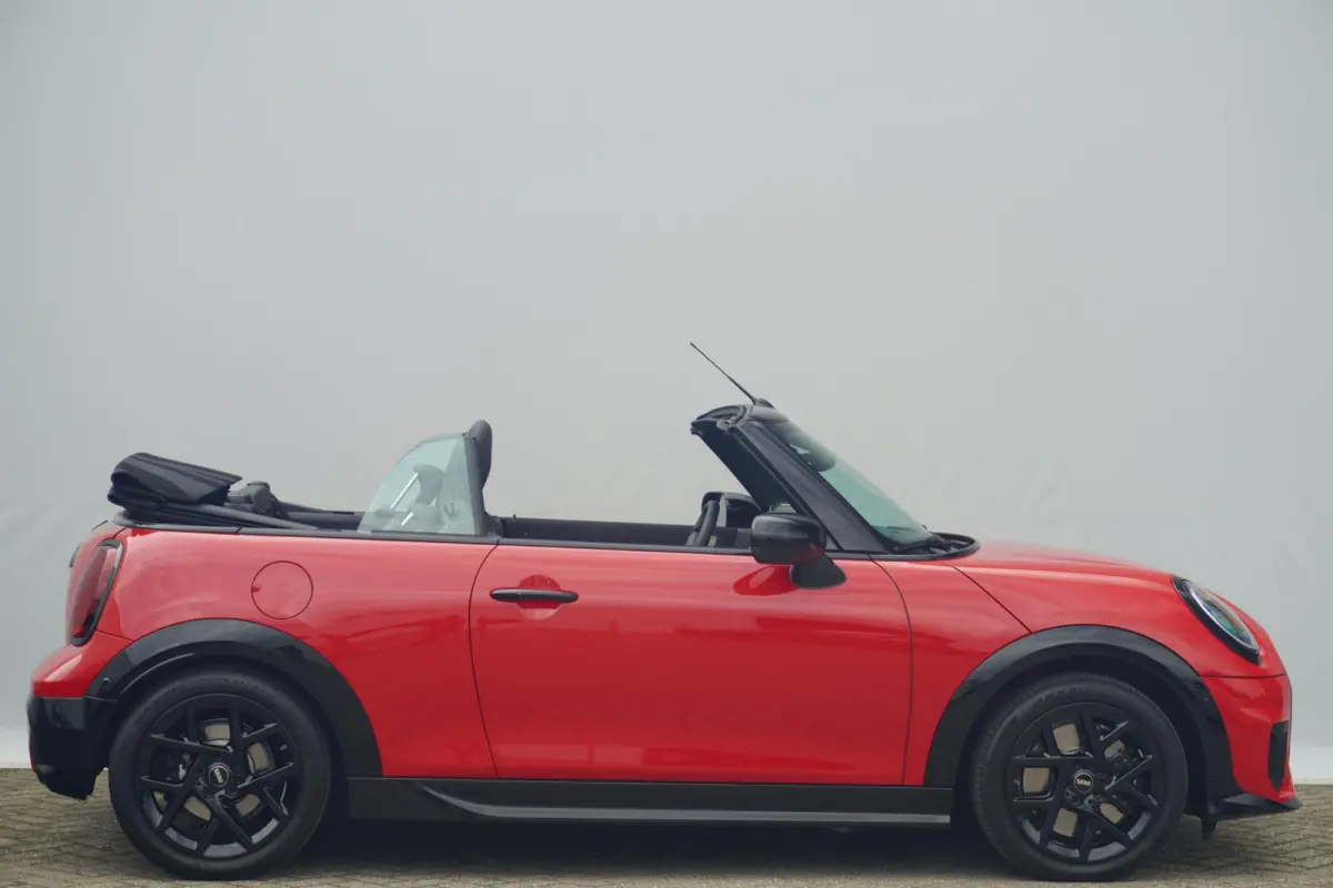 C | John Cooper Works Uitvoering | Pakket XL | Harman Kardon | Memorystoelen | Driving Assistant Plus | Stoel & Stuurverwarming | 360 Graden Camera