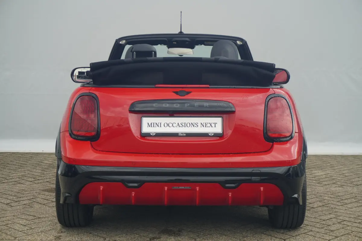 C | John Cooper Works Uitvoering | Pakket XL | Harman Kardon | Memorystoelen | Driving Assistant Plus | Stoel & Stuurverwarming | 360 Graden Camera