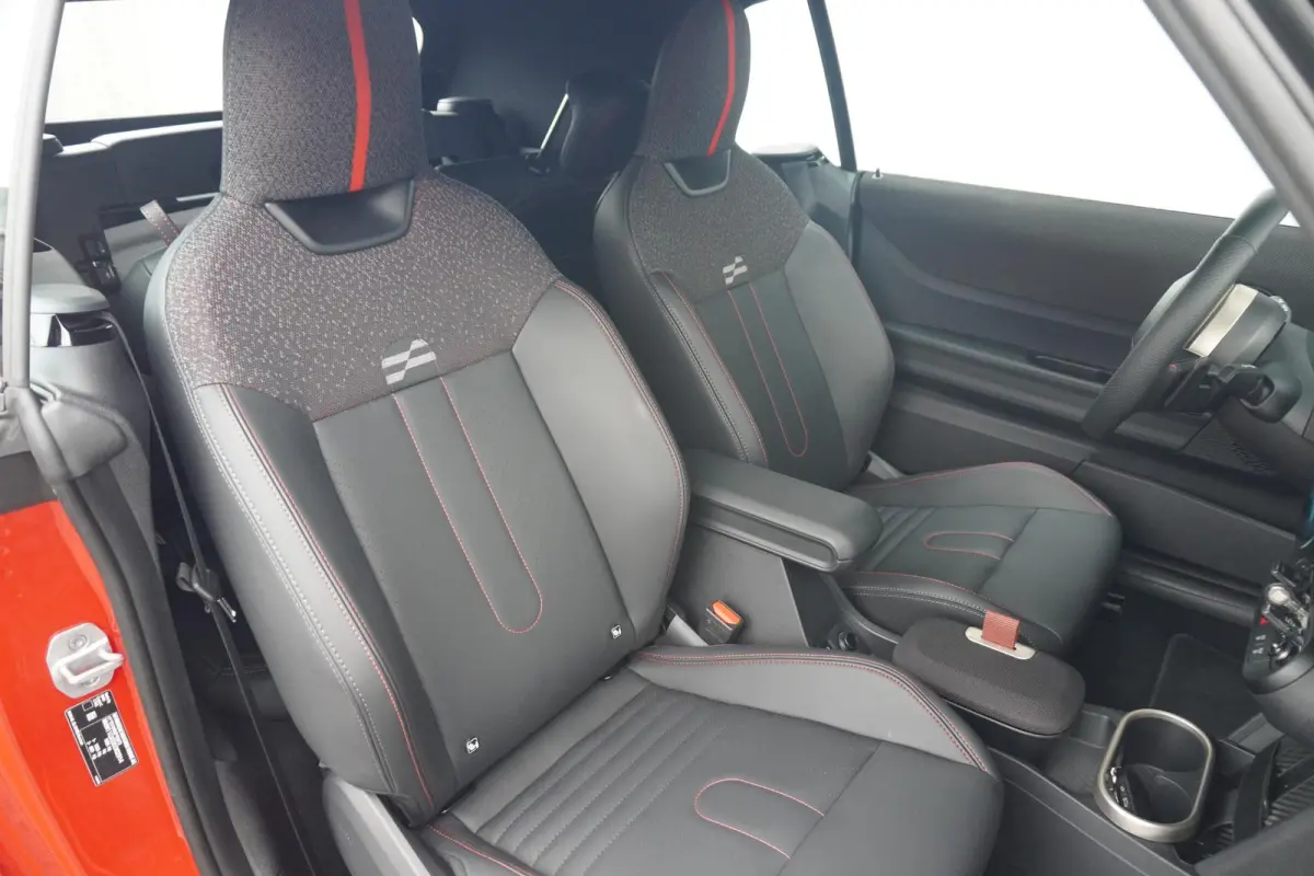 C | John Cooper Works Uitvoering | Pakket XL | Harman Kardon | Memorystoelen | Driving Assistant Plus | Stoel & Stuurverwarming | 360 Graden Camera