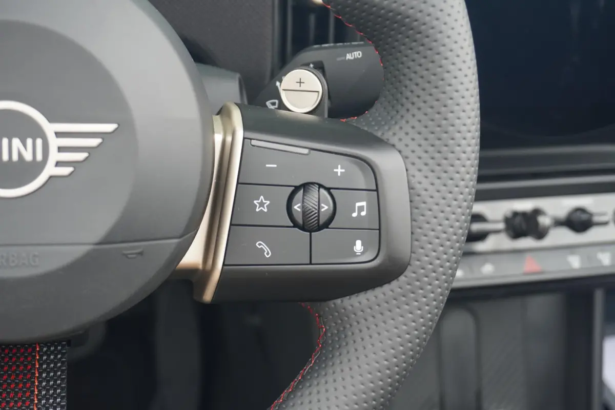 C | John Cooper Works Uitvoering | Pakket XL | Harman Kardon | Memorystoelen | Driving Assistant Plus | Stoel & Stuurverwarming | 360 Graden Camera