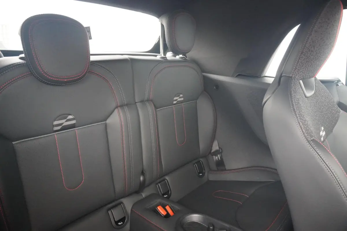 C | John Cooper Works Uitvoering | Pakket XL | Harman Kardon | Memorystoelen | Driving Assistant Plus | Stoel & Stuurverwarming | 360 Graden Camera