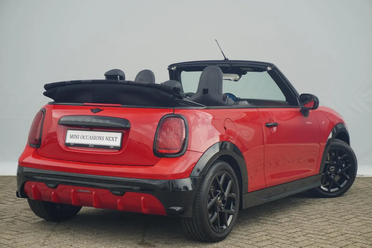 C | John Cooper Works Uitvoering | Pakket XL | Harman Kardon | Memorystoelen | Driving Assistant Plus | Stoel & Stuurverwarming | 360 Graden Camera