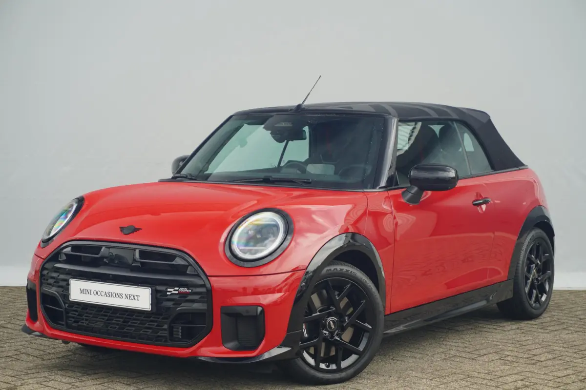 C | John Cooper Works Uitvoering | Pakket XL | Harman Kardon | Memorystoelen | Driving Assistant Plus | Stoel & Stuurverwarming | 360 Graden Camera