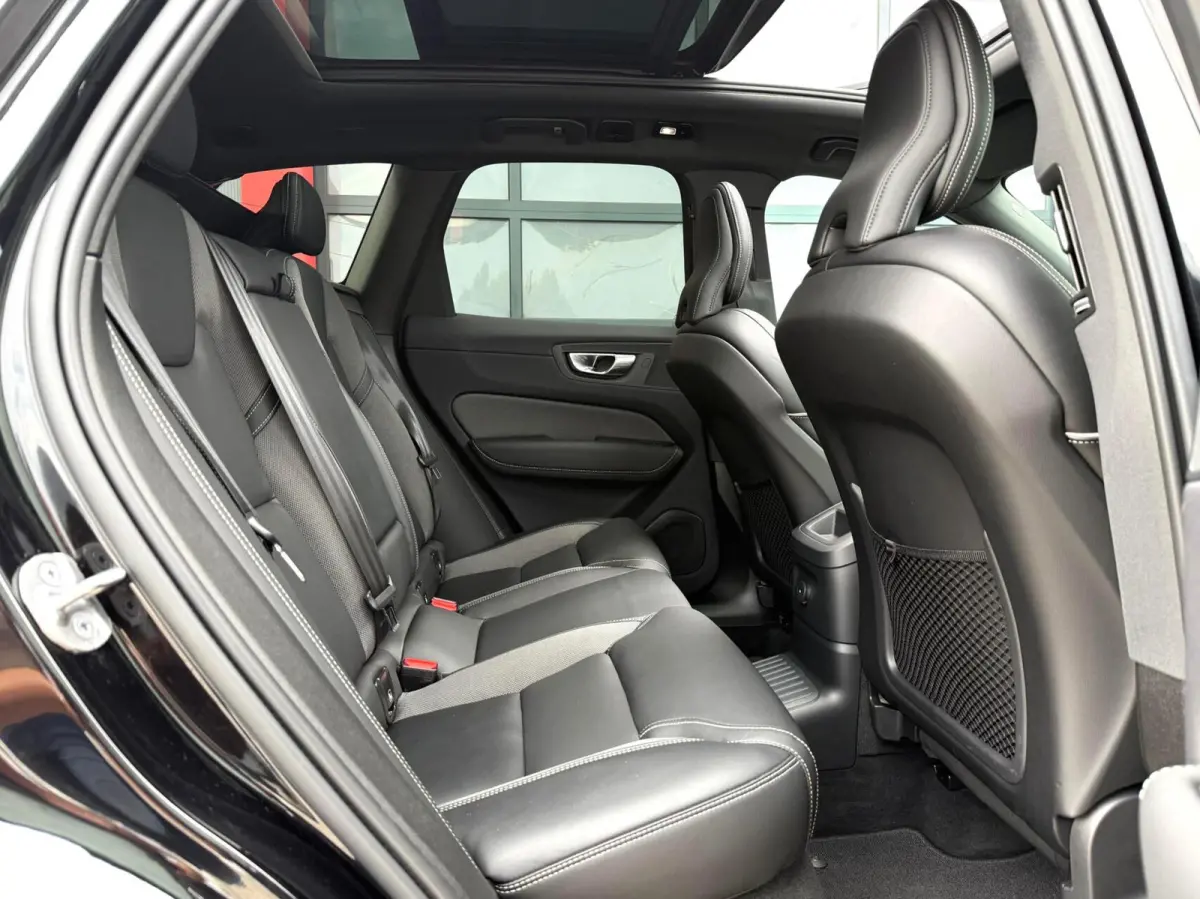 2.0 T6 R-Design AWD 398PK Long Range | Pano | Orrefors | 360 | Harmon Kardon | Keyless | ACC | Stoelverwarming voor+achter | Memory | Leder | Carplay | Trekhaak | Stuurwielverwarming | Digit