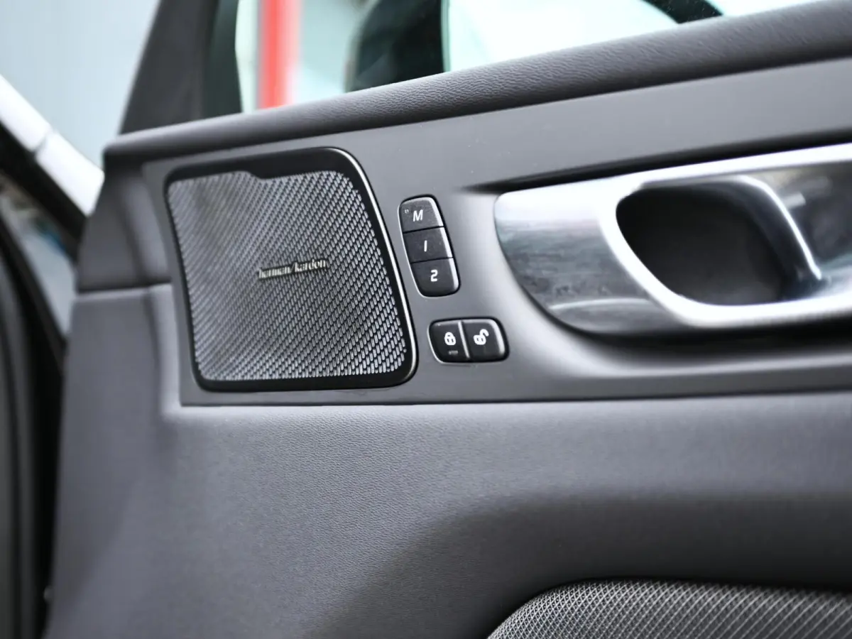 2.0 T6 R-Design AWD 398PK Long Range | Pano | Orrefors | 360 | Harmon Kardon | Keyless | ACC | Stoelverwarming voor+achter | Memory | Leder | Carplay | Trekhaak | Stuurwielverwarming | Digit