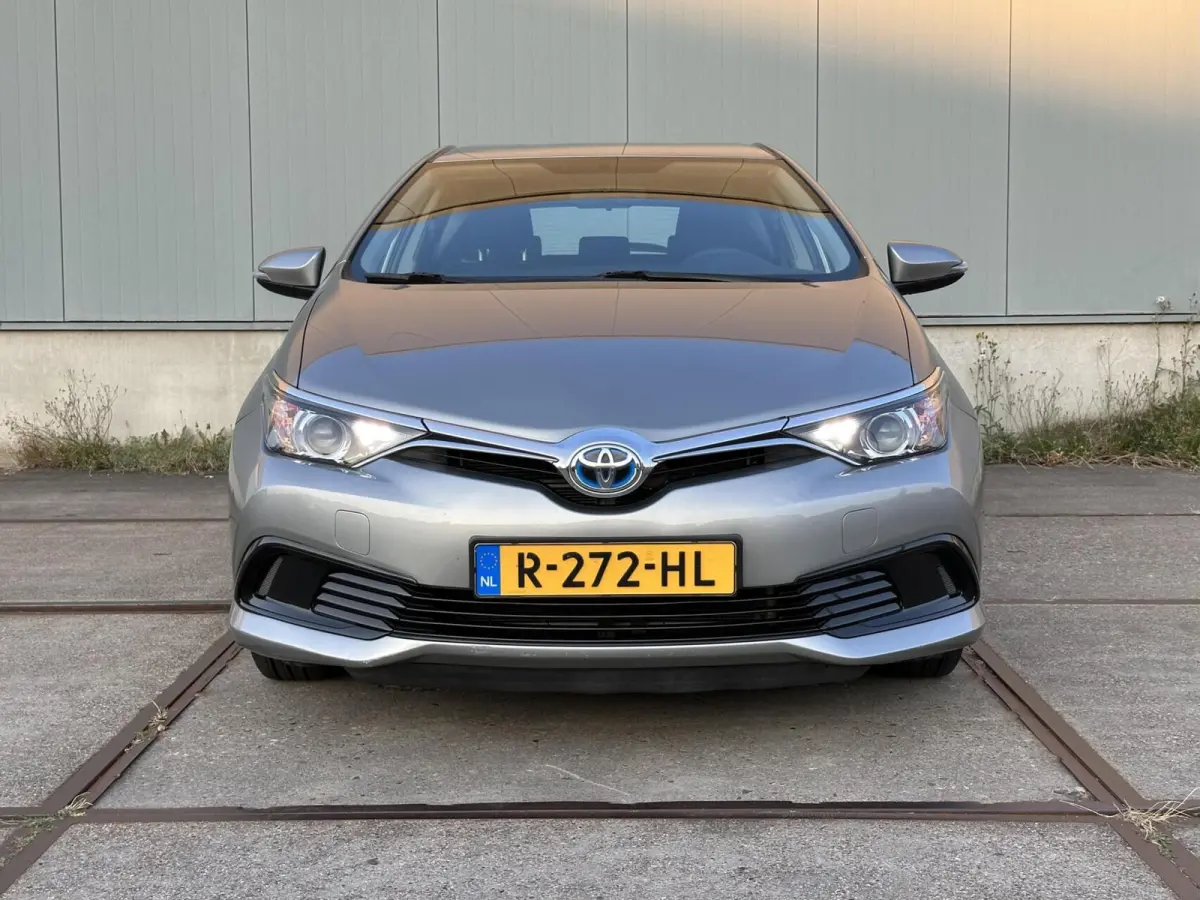 1.8 Hybrid dealer onderhouden, nieuwe apk!