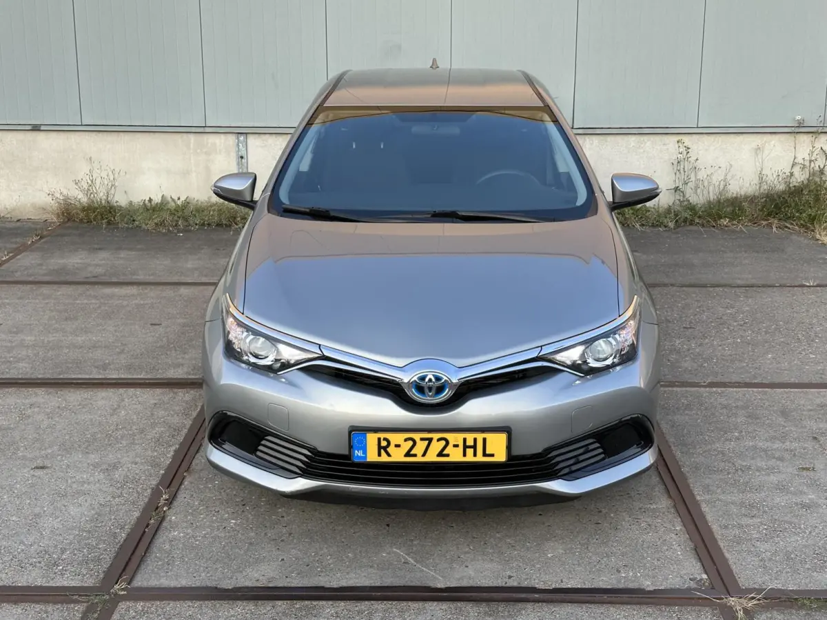 1.8 Hybrid dealer onderhouden, nieuwe apk!