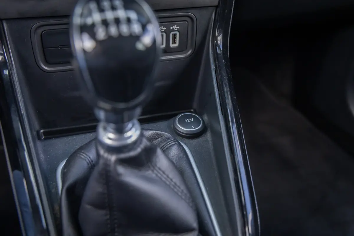 1.0 EcoBoost Titanium | All seazon banden | Trekhaak | Navigatie incl. bluetooth | Half leder | Apple carplay / andriod auto