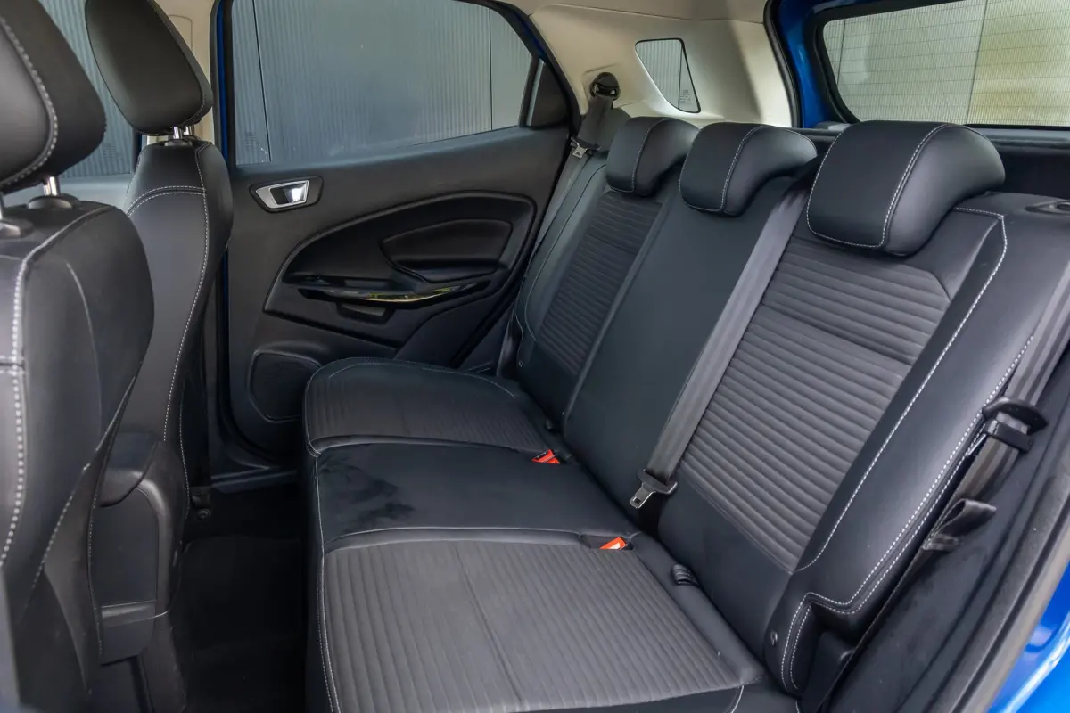 1.0 EcoBoost Titanium | All seazon banden | Trekhaak | Navigatie incl. bluetooth | Half leder | Apple carplay / andriod auto