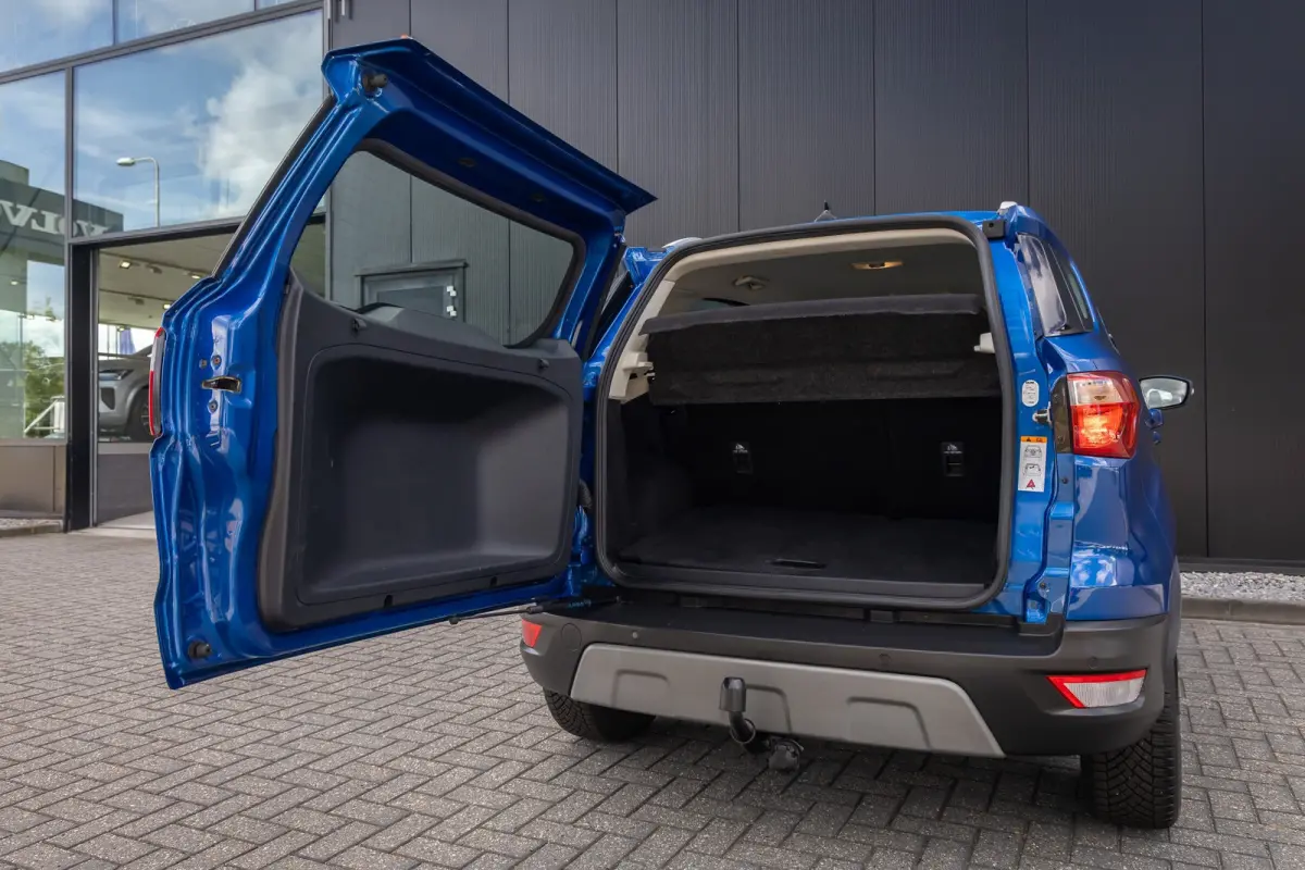 1.0 EcoBoost Titanium | All seazon banden | Trekhaak | Navigatie incl. bluetooth | Half leder | Apple carplay / andriod auto