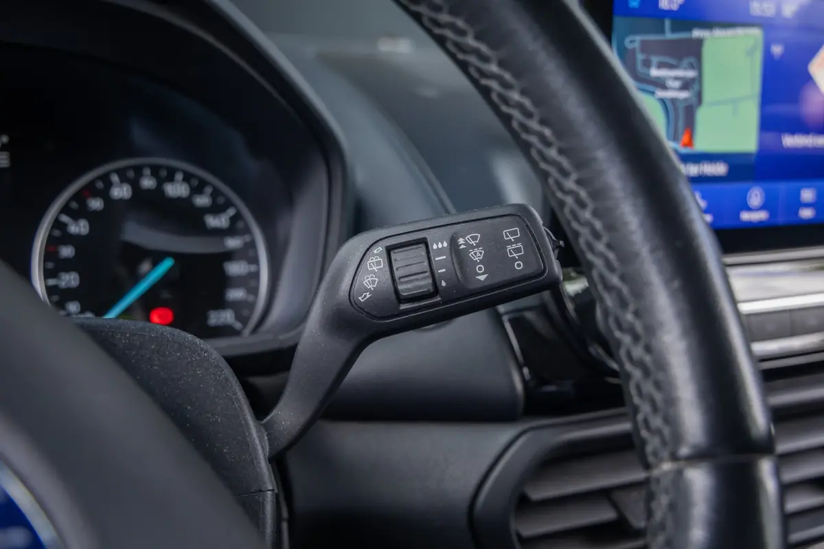 1.0 EcoBoost Titanium | All seazon banden | Trekhaak | Navigatie incl. bluetooth | Half leder | Apple carplay / andriod auto