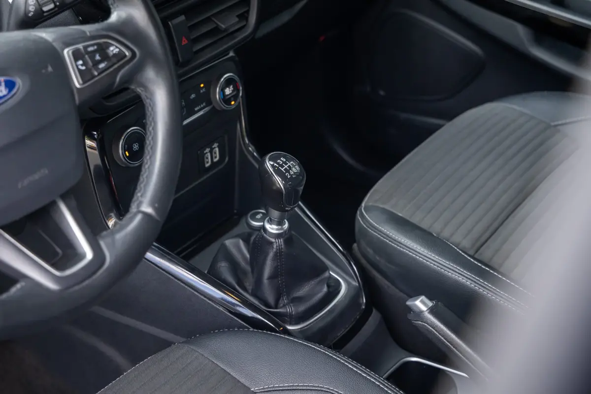 1.0 EcoBoost Titanium | All seazon banden | Trekhaak | Navigatie incl. bluetooth | Half leder | Apple carplay / andriod auto