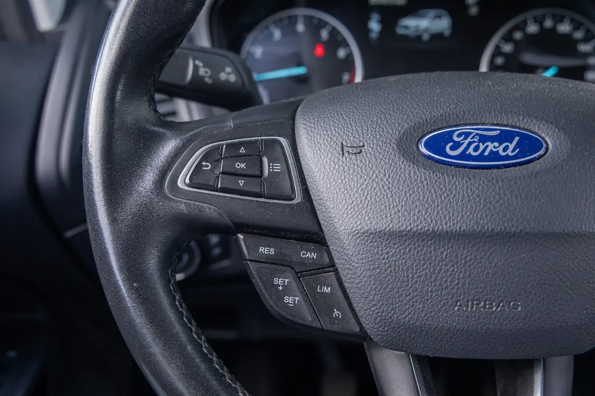 1.0 EcoBoost Titanium | All seazon banden | Trekhaak | Navigatie incl. bluetooth | Half leder | Apple carplay / andriod auto