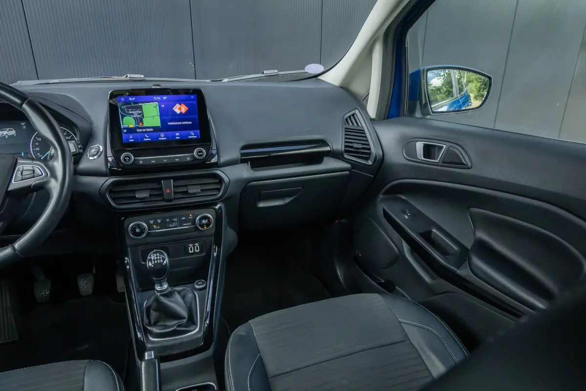 1.0 EcoBoost Titanium | All seazon banden | Trekhaak | Navigatie incl. bluetooth | Half leder | Apple carplay / andriod auto