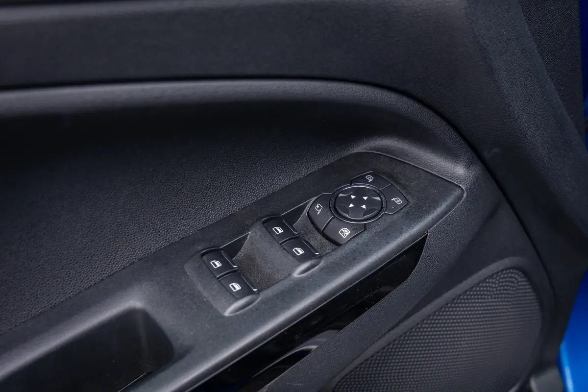 1.0 EcoBoost Titanium | All seazon banden | Trekhaak | Navigatie incl. bluetooth | Half leder | Apple carplay / andriod auto