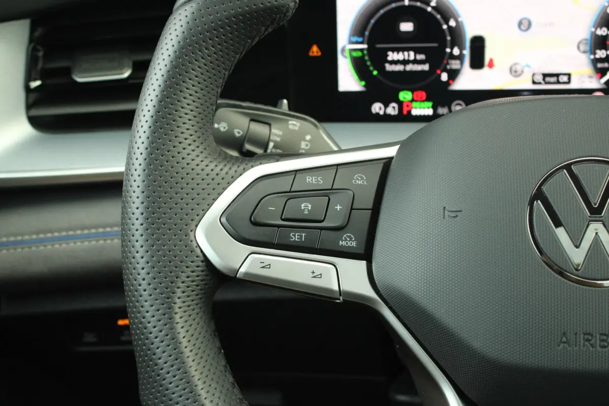 1.5 eHybrid 272pk DSG R-Line Edition | Trekhaak | Panoramadak | Dodehoek Assist | Stoel-/Achterbank & Voorruit Verwarming