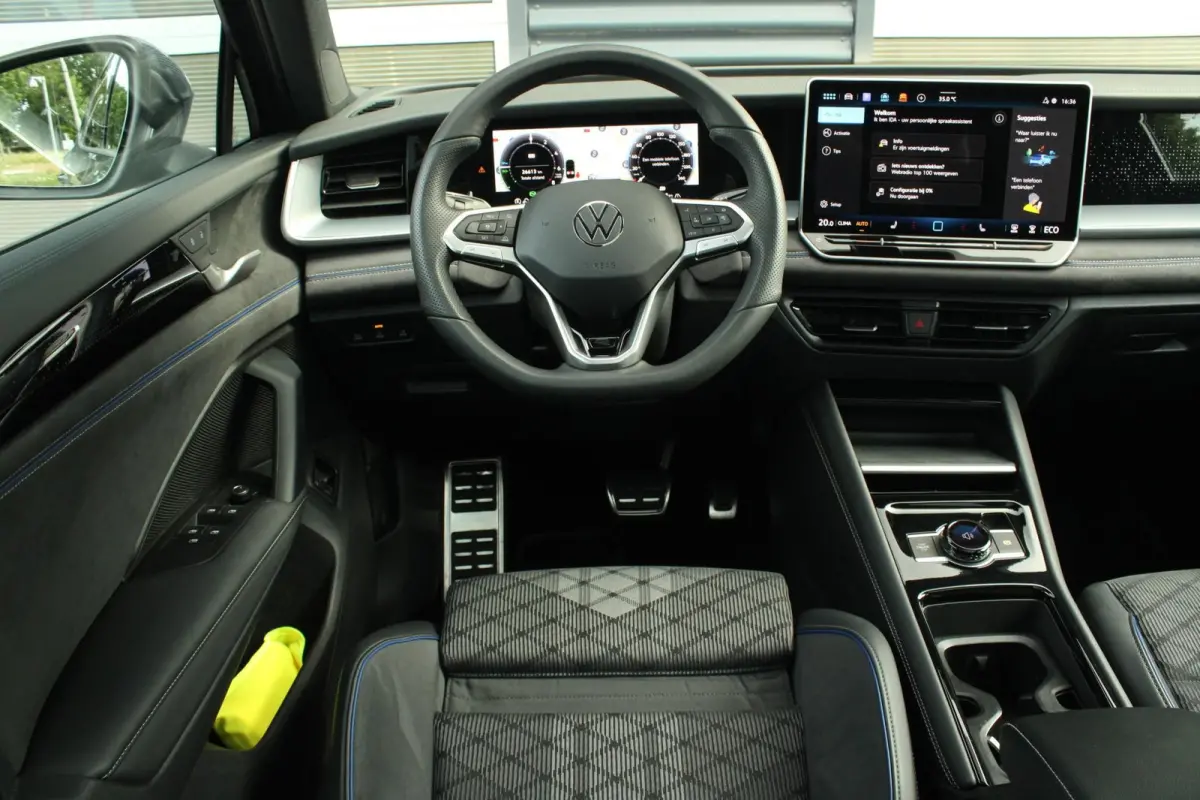 1.5 eHybrid 272pk DSG R-Line Edition | Trekhaak | Panoramadak | Dodehoek Assist | Stoel-/Achterbank & Voorruit Verwarming
