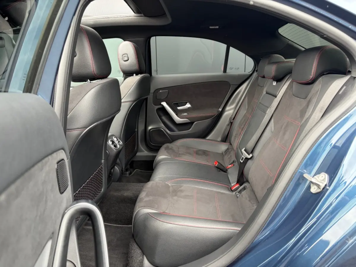 A 200 AMG Nightpakket Pano Leder Sfeerlicht Camera Memory NL-auto