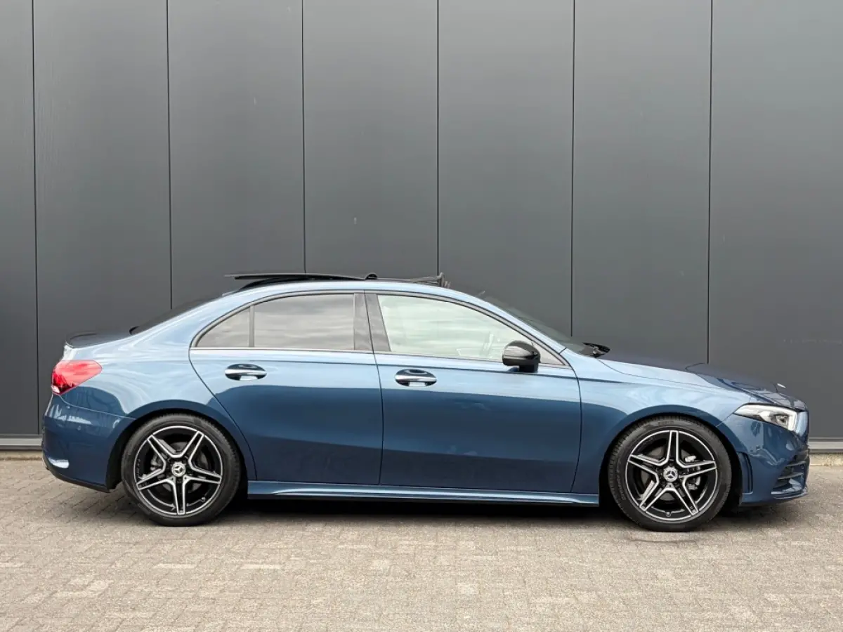 A 200 AMG Nightpakket Pano Leder Sfeerlicht Camera Memory NL-auto