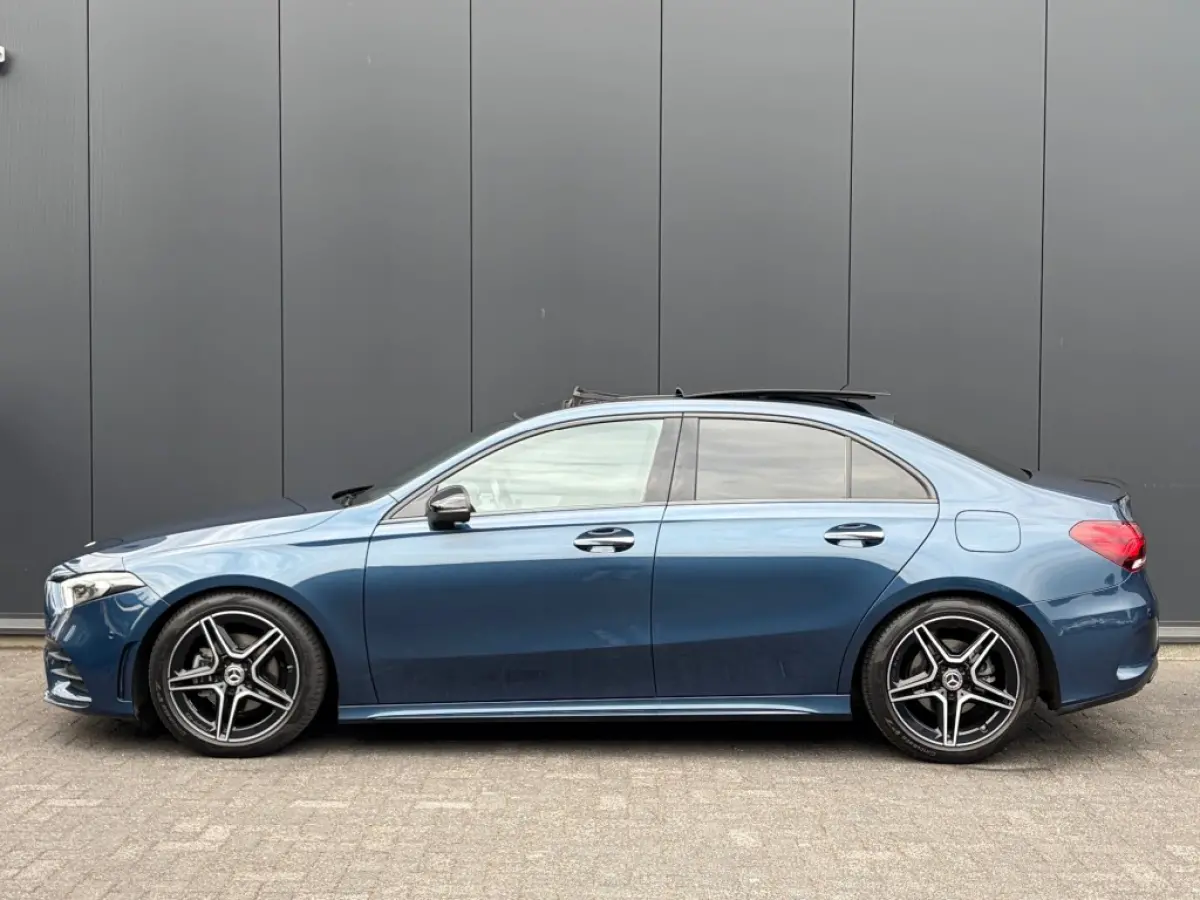 A 200 AMG Nightpakket Pano Leder Sfeerlicht Camera Memory NL-auto